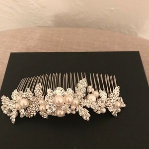 HAIR COMB PEARL CLUSTERS AND CRYSTAL - NEW
